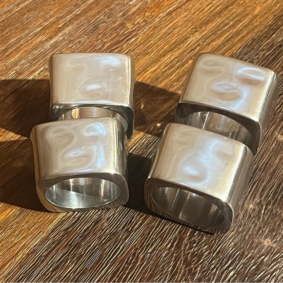 Set of 4 Modern Hammered Heavy Square Silver / Aluminum Napkin Rings Holders - Picture 3 of 9